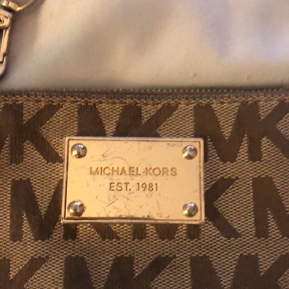 Michael Kors wristlet - Picture 2 of 3